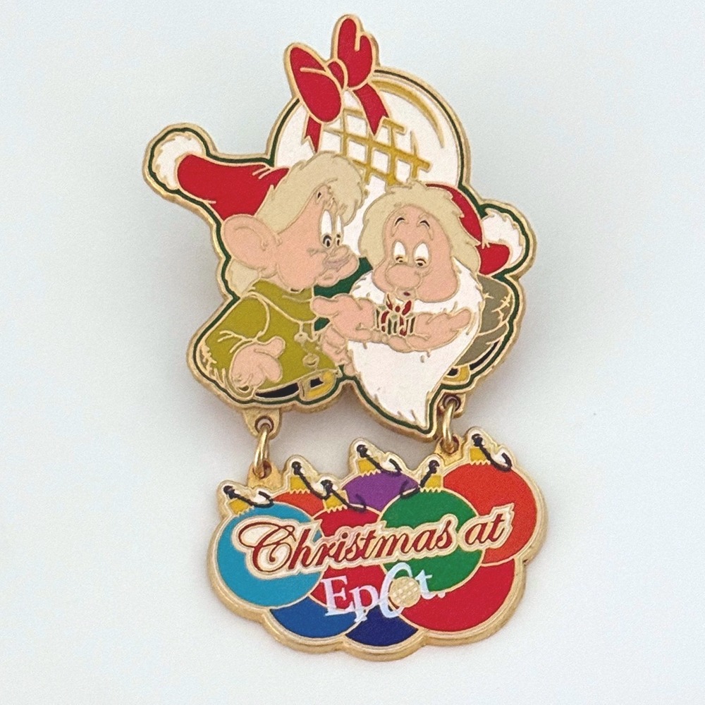 Vintage Disney Limited Edition 3500 Christmas at Epcot Dopey Doc Dangle Pin 2007